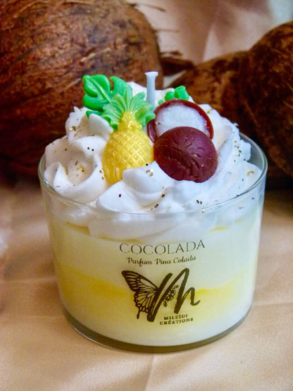 Détail bougie tropicale coco ananas avec décor fruits exotiques fait main